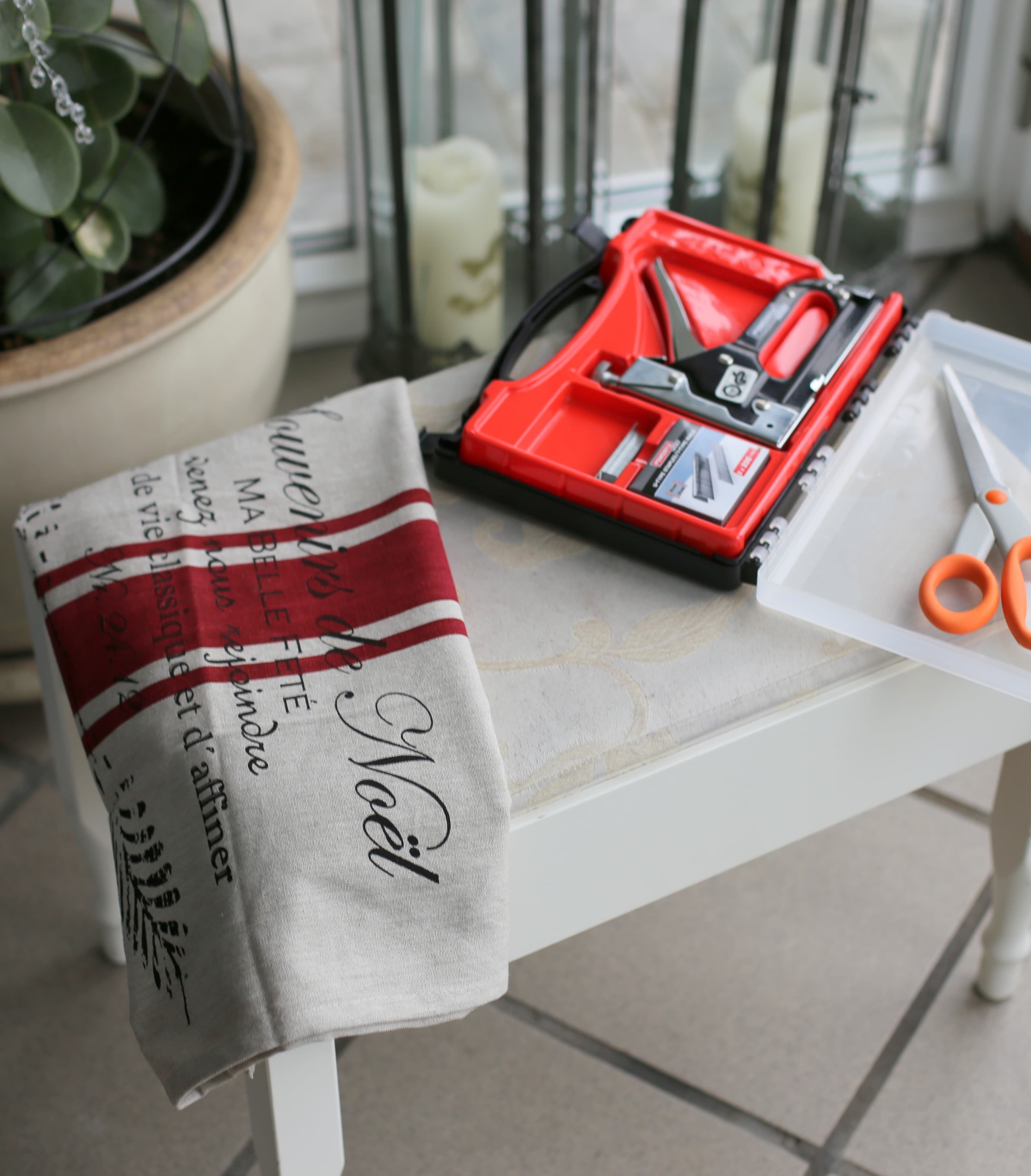 DIY Puff makeover til billige penge, gør det selv møbelpolstring